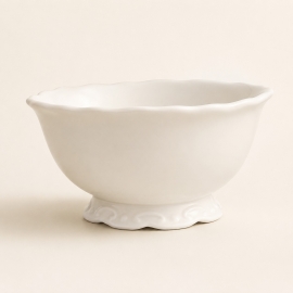 Bol Provence moyen Chic Antique en porcelaine blanche sur fond clair