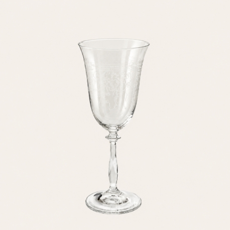 Verre à eau gravé d’arabesques — vue du produit seul