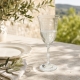 Le verre à eau gravé dans une ambiance de table méditerranéenne