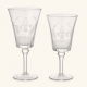 Les deux formats de verres gravés de la collection Impérial de Lene Bjerre : verre à vin blanc 20 cm et verre à vin rouge 22 cm.