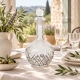 Carafe Ivana présentée sur une table élégante — accessoires non inclus.