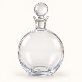 Élégante carafe ronde en verre transparent avec bouchon boule.