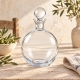 Une carafe en verre raffinée pour apporter lumière et élégance à la table.