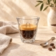 Tasse à café Aura avec expresso en ambiance provençale