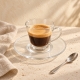 Tasse à café Aura avec expresso en ambiance provençale