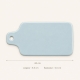 Planche bleu pâle, longueur 20 cm, largeur 9,5 cm, épaisseur 0,5 cm.