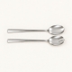 Deux couverts à salade en inox poli Hermann Bauer sur fond ivoire, cuillère et couvert ajouré.