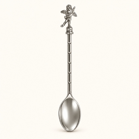 Petite cuillère argentée Anges avec manche segmenté et ange ailé, sur fond ivoire clair.
